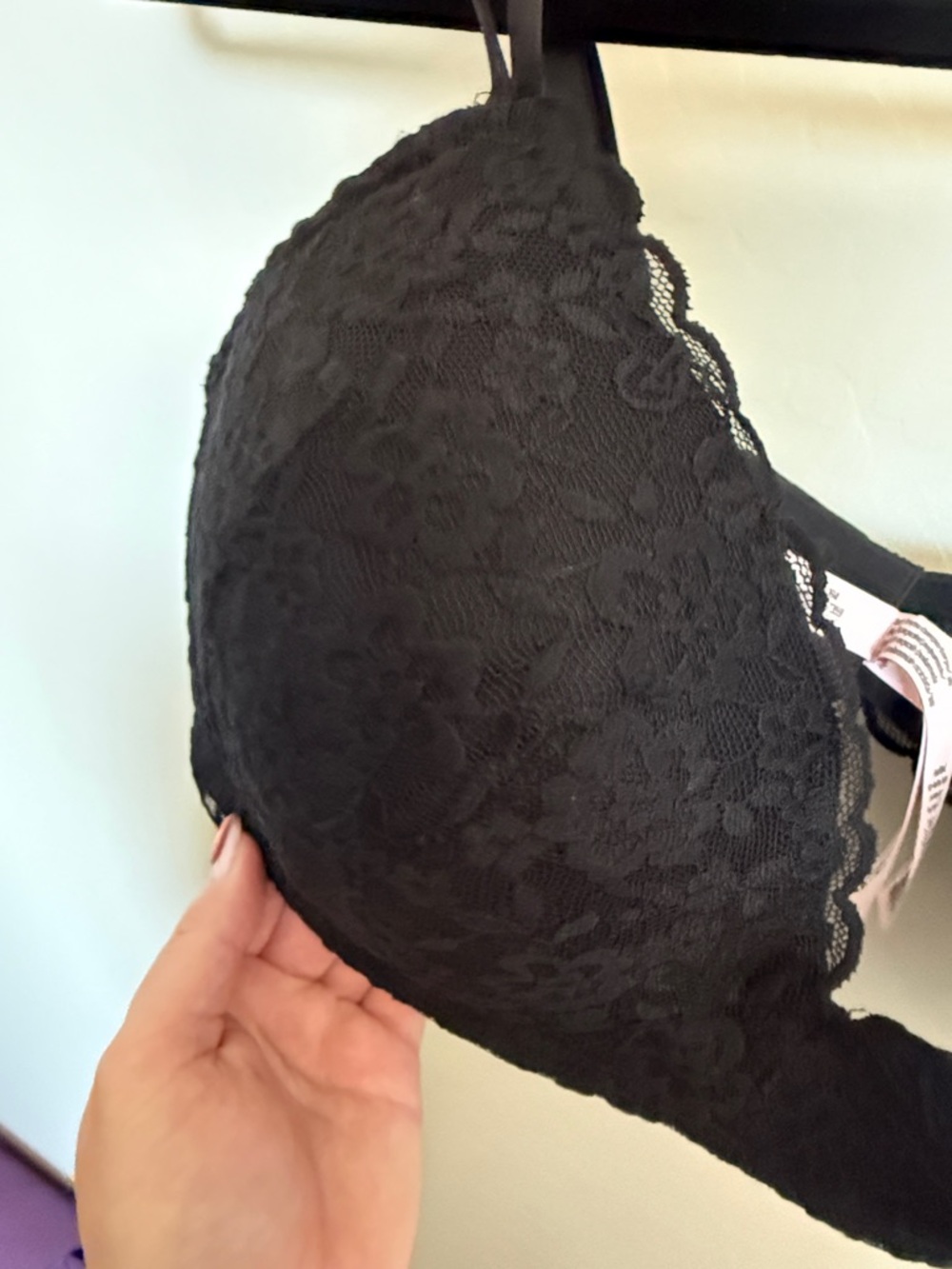 Victoria's Secret Black Lace T-Shirt Bra with Light Pink Trim - Picture 4 of 4